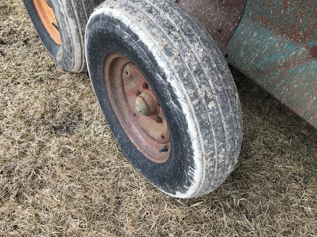 GRAIN-O-VATOR #30 AUGER WAGON W/ BOOM STYLE AUGER