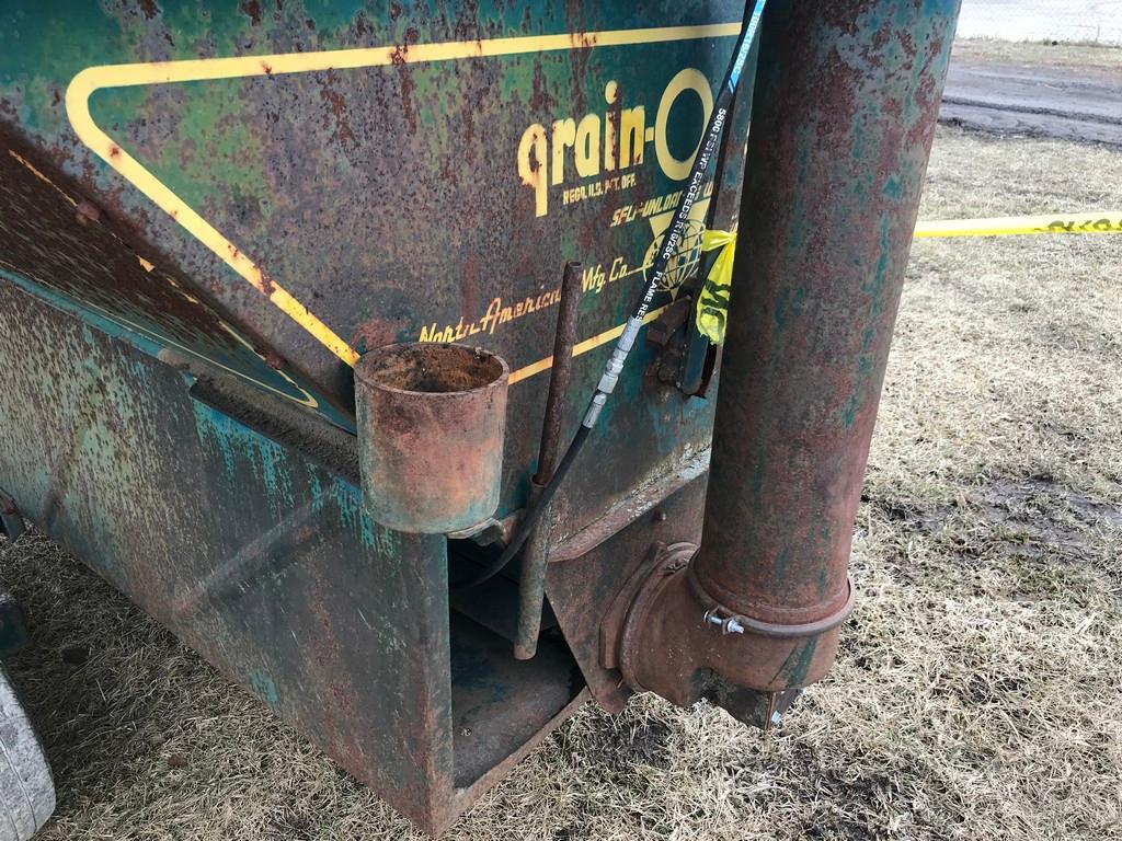GRAIN-O-VATOR #30 AUGER WAGON W/ BOOM STYLE AUGER