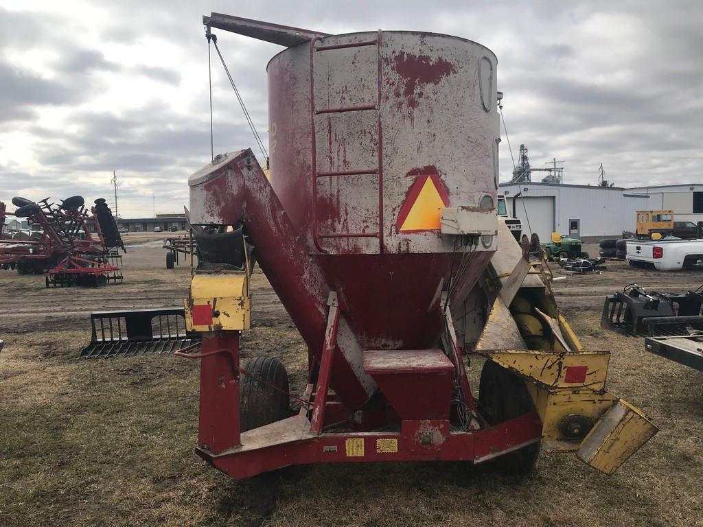 NEW HOLLAND 352 GRINDER MIXER W/ SIDE TABLE & SCALES
