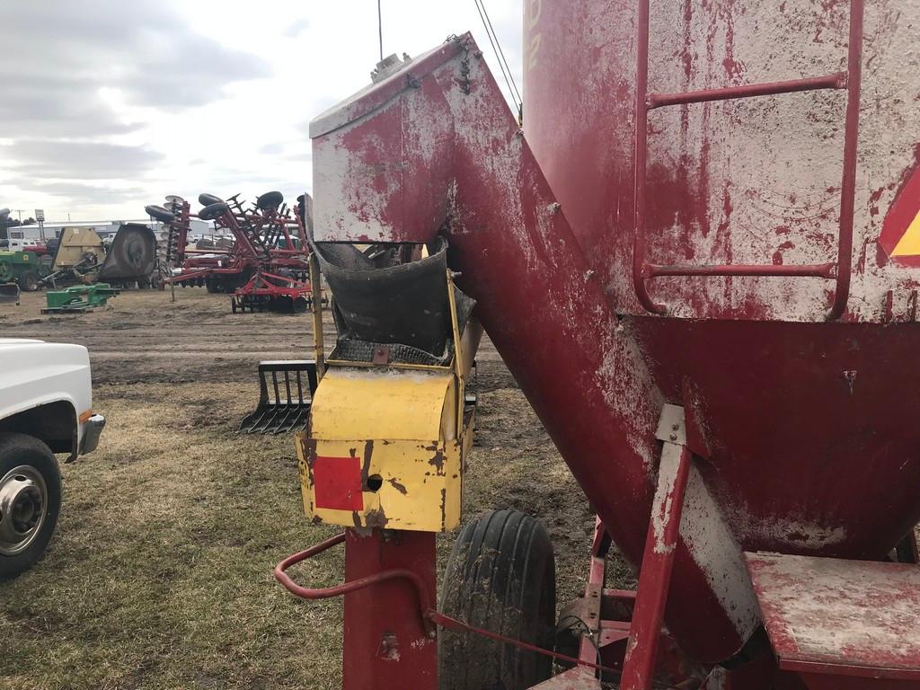 NEW HOLLAND 352 GRINDER MIXER W/ SIDE TABLE & SCALES