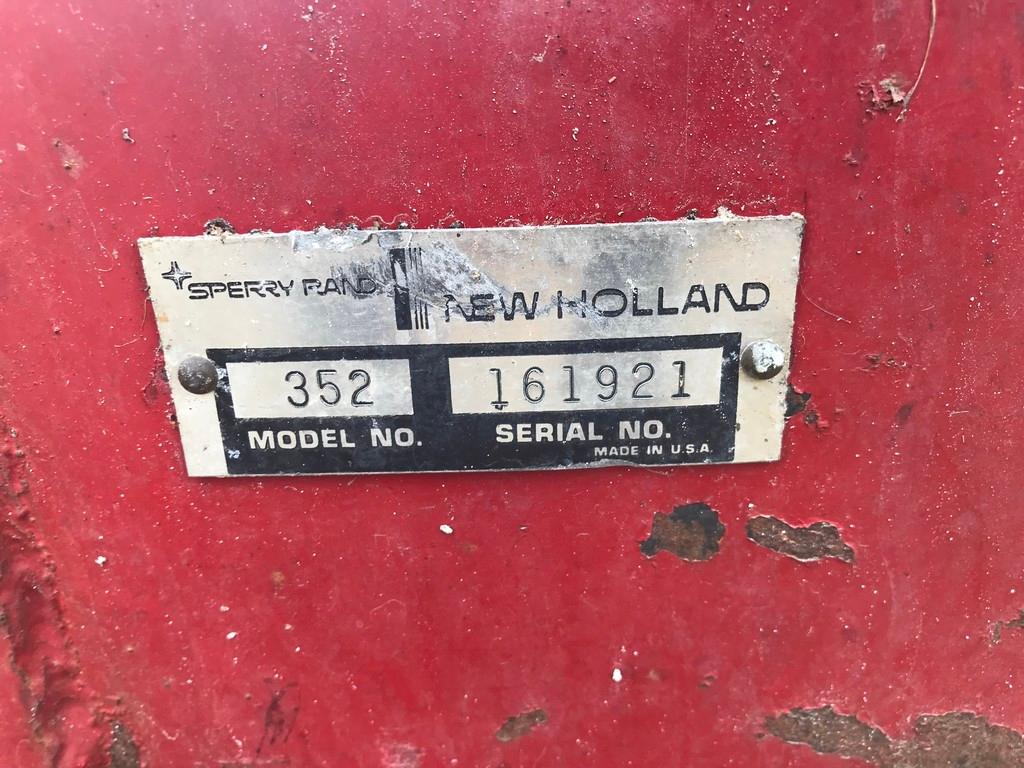 NEW HOLLAND 352 GRINDER MIXER W/ SIDE TABLE & SCALES