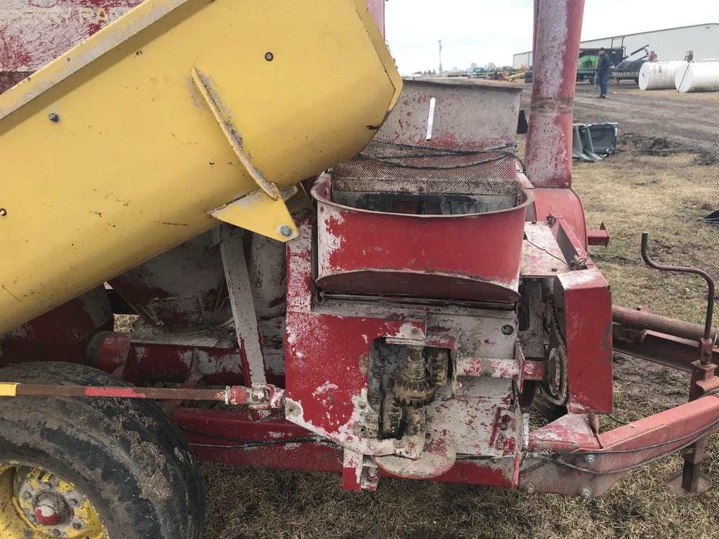 NEW HOLLAND 352 GRINDER MIXER W/ SIDE TABLE & SCALES