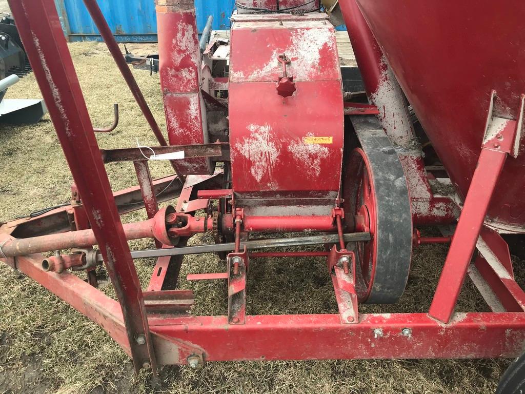 NEW HOLLAND 352 GRINDER MIXER W/ SIDE TABLE & SCALES