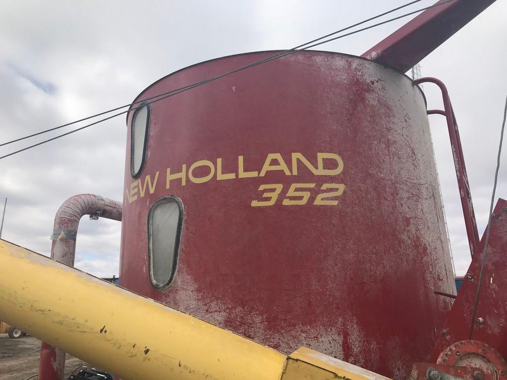 NEW HOLLAND 352 GRINDER MIXER W/ SIDE TABLE & SCALES