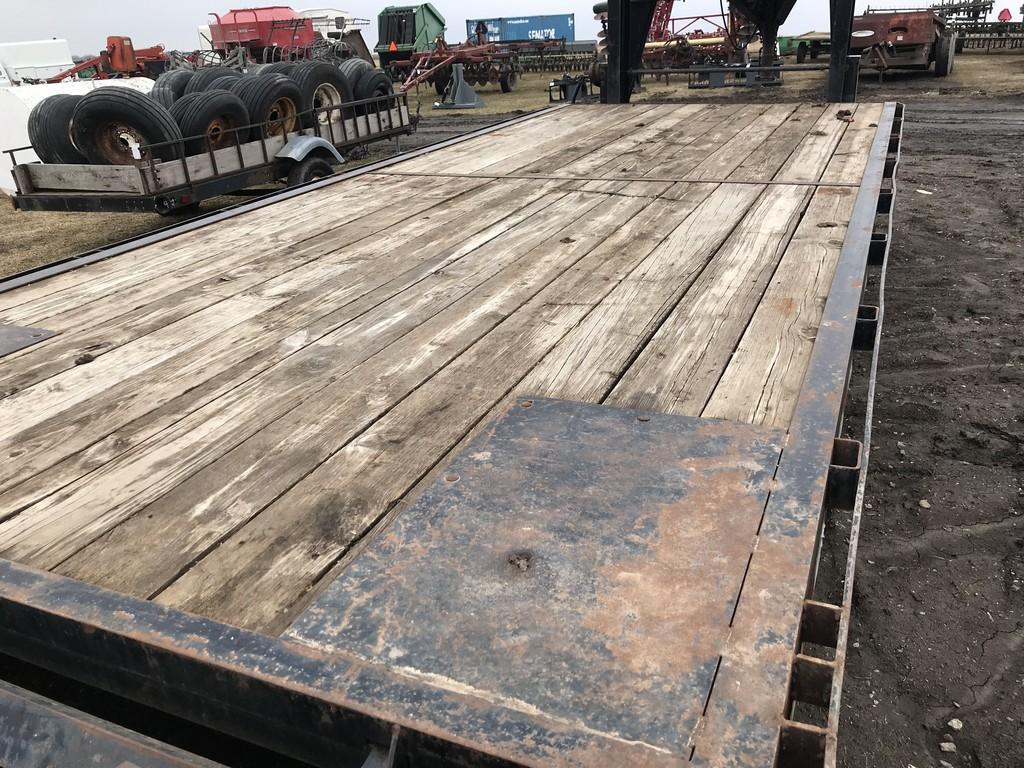 1998 TRAILERMAN 25FT TRIPLE AXLE FLATBED GOOSENECK TRAILER W/ 2 RAMPS