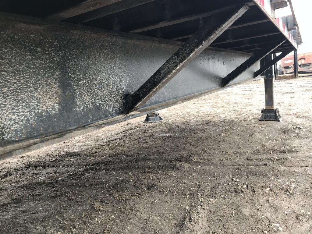 1998 TRAILERMAN 25FT TRIPLE AXLE FLATBED GOOSENECK TRAILER W/ 2 RAMPS