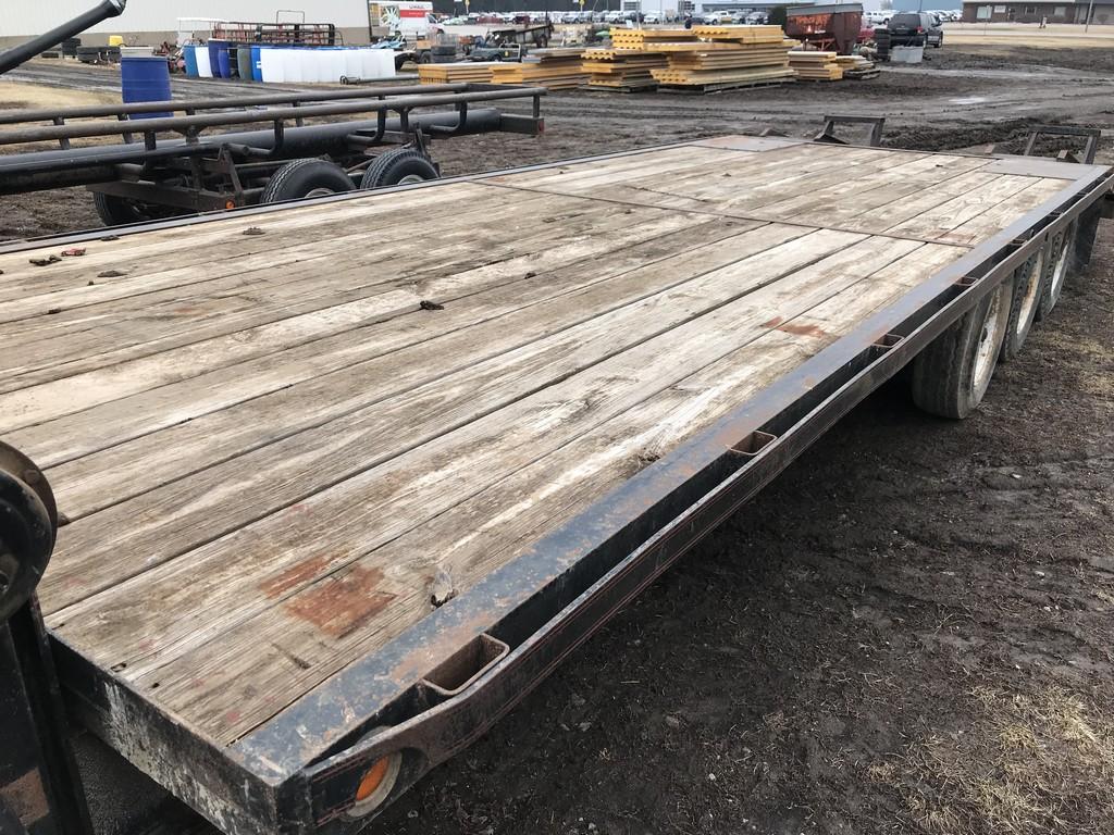 1998 TRAILERMAN 25FT TRIPLE AXLE FLATBED GOOSENECK TRAILER W/ 2 RAMPS