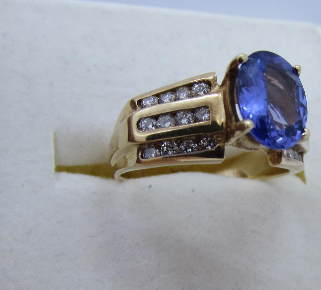 1.25 CARAT TANZANITE 24 DIAMOND RING 14K GOLD