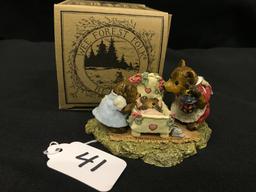 Wee Forest Folk Figurine W/Box "Just a Peak" (Bears)