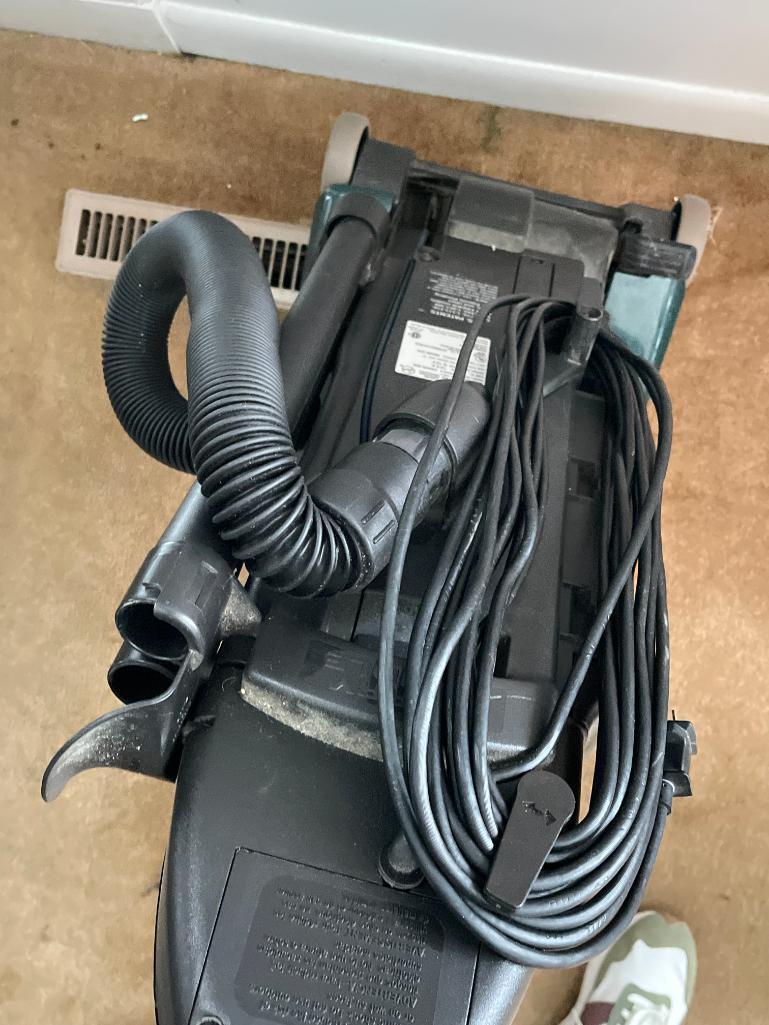 Hoover Wind Tunnel Vacuum