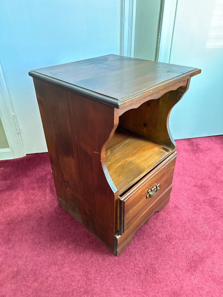 Small Wood Nightstand w/Drawer