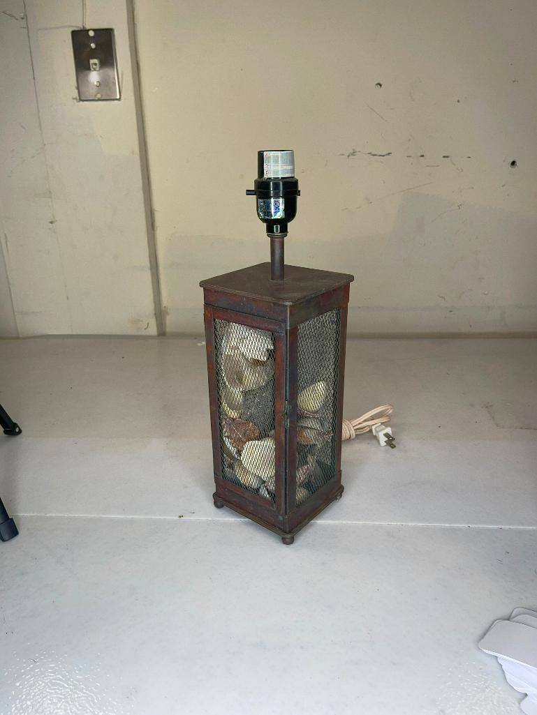 Lamp with seashells