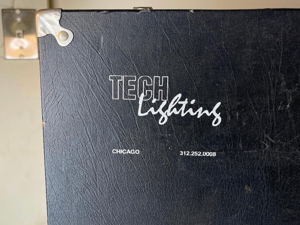 Tech lighting