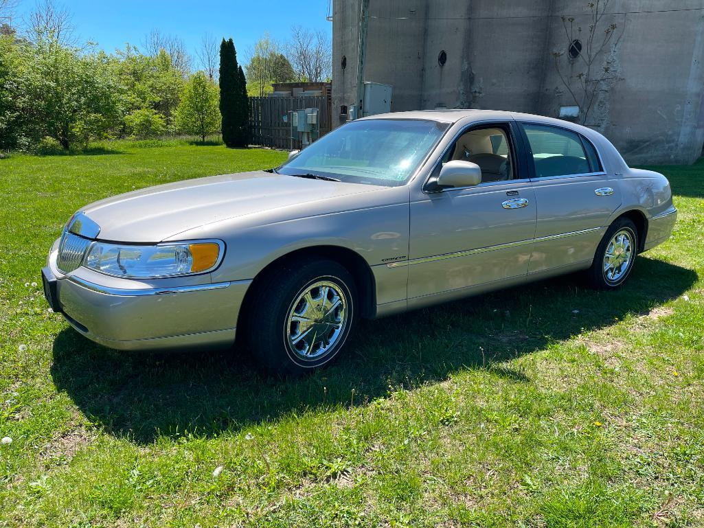 Online Auction of 2000 Lincoln Town Car