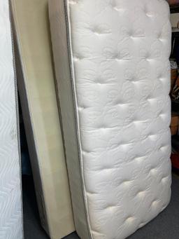 Beautirest Vanderbilt Collection Mattress and Box Springs - Twin Size