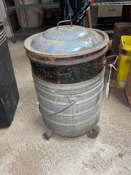 Rolling Galvanized Can w/Lid