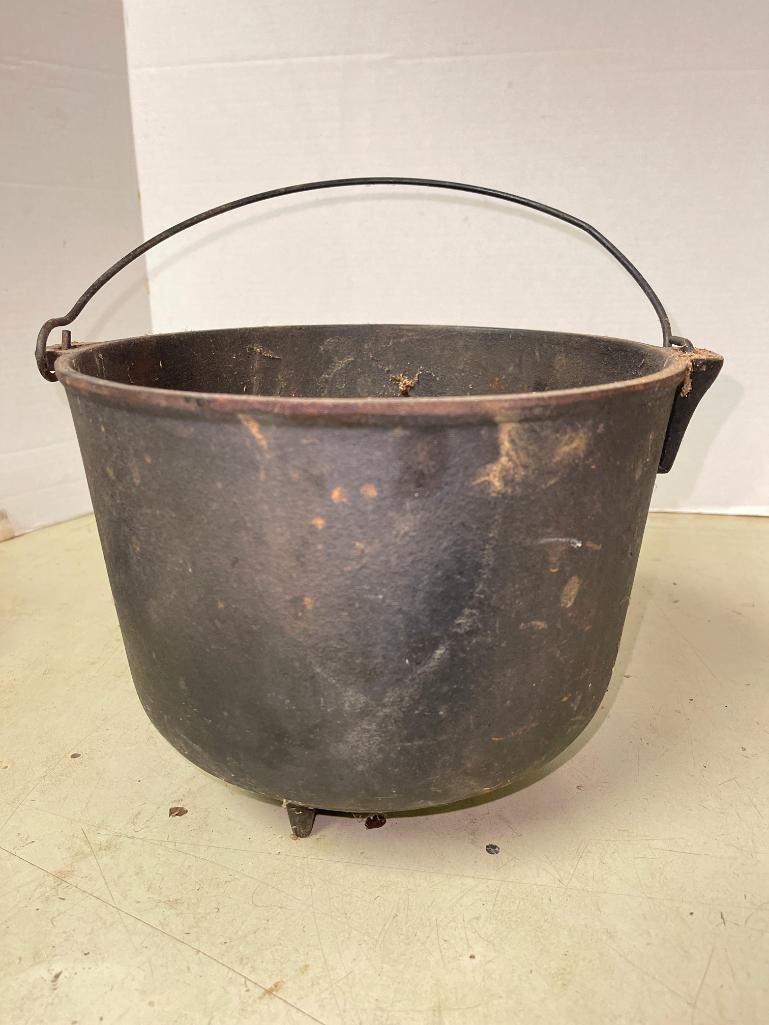 Antique Cast Iron Stock Pot w/Missing Lid