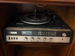 Vintage Fisher Stereo/Turntable Console