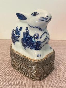 Chinese Blue & White Porcelain Rabbit Trinket Box