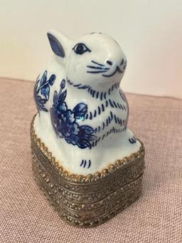 Chinese Blue & White Porcelain Rabbit Trinket Box