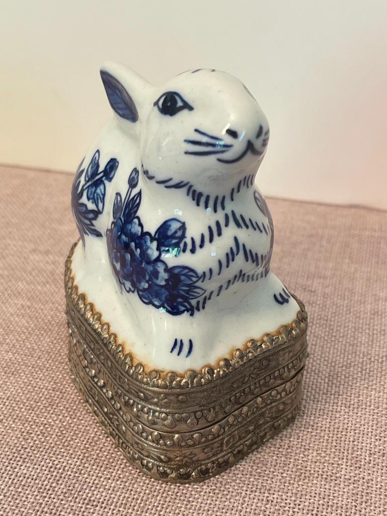 Chinese Blue & White Porcelain Rabbit Trinket Box