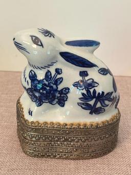Chinese Blue & White Porcelain Rabbit Trinket Box
