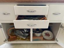 Kitchen Drawer and Cabinet Content Lot