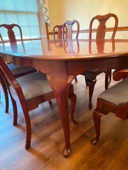 Mahogany Dining Room Table with 8 Chairs