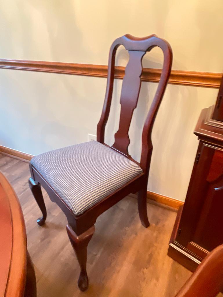 Mahogany Dining Room Table with 8 Chairs