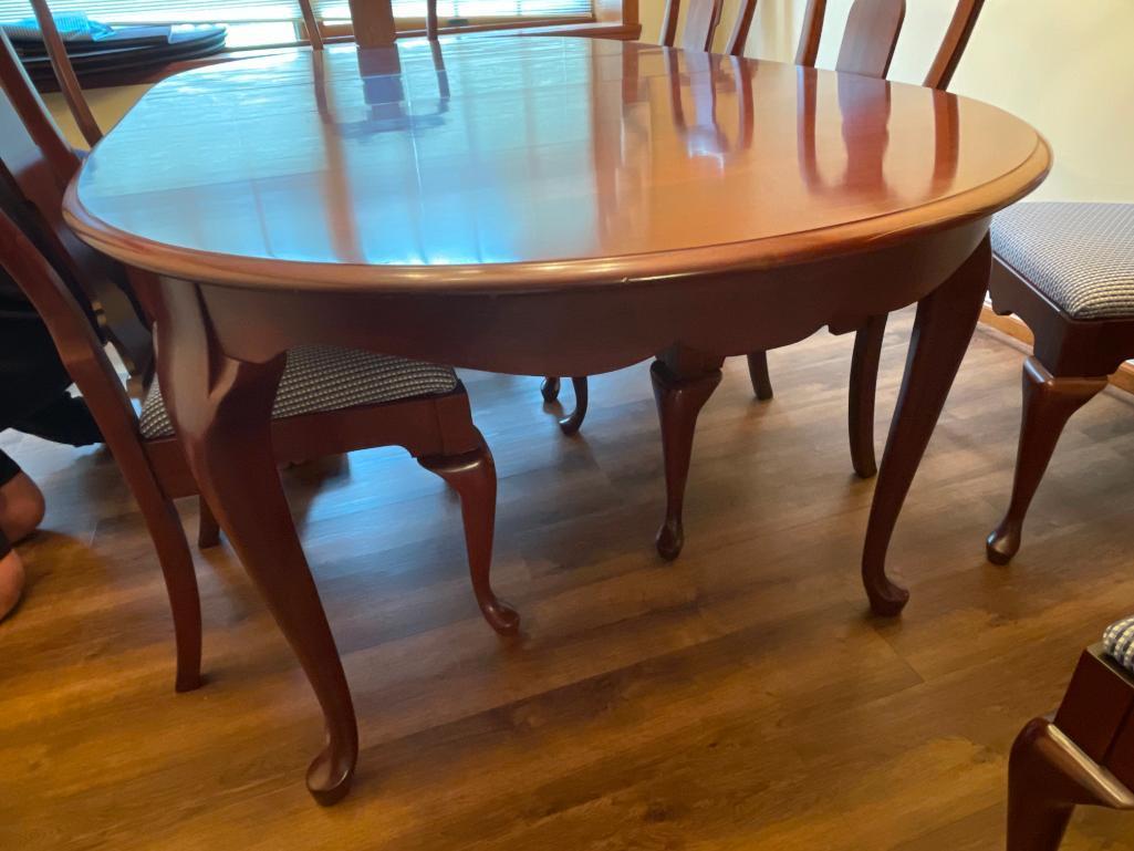 Mahogany Dining Room Table with 8 Chairs
