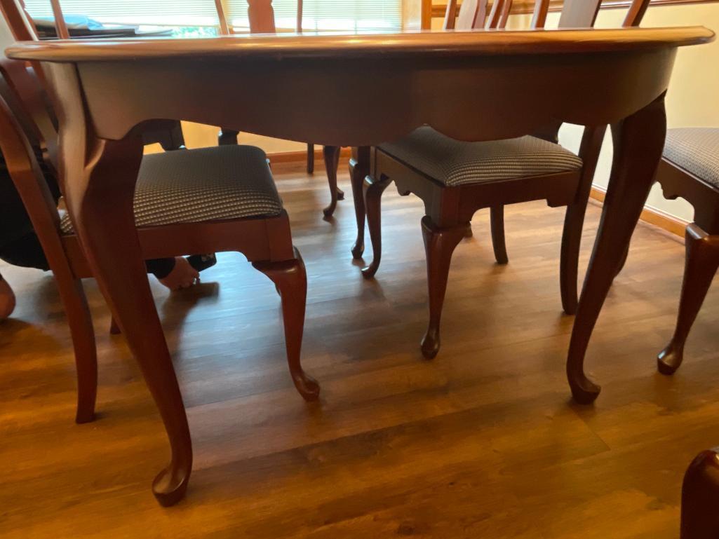 Mahogany Dining Room Table with 8 Chairs