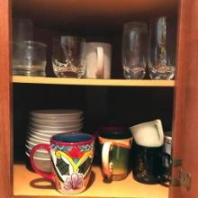 Kitchen Cabinet Contents Lot
