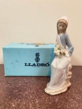 Lladro Figurine - Sitting Girl with Lillies