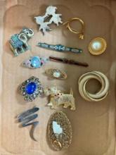 Vintage Brooch Lot