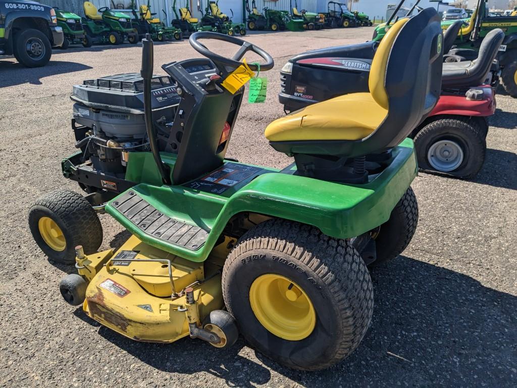 John Deere LX188 Lawn Tractor