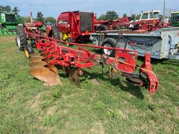 Massey Fergusson 880 Plow