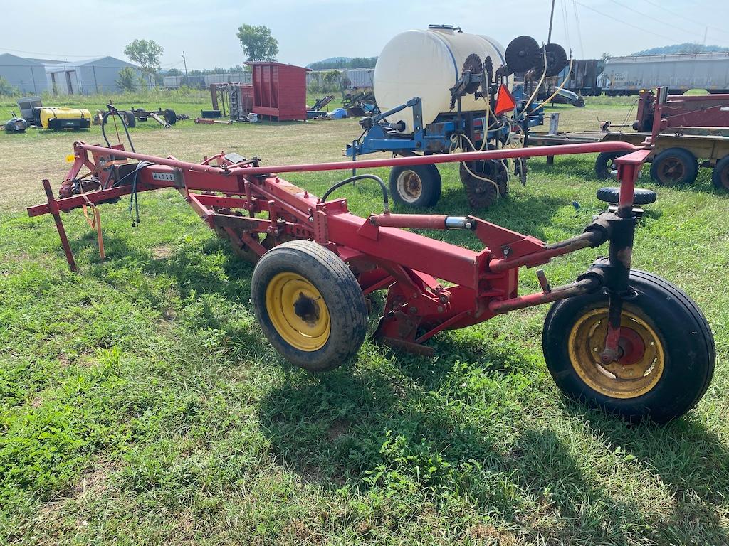 Massey Fergusson 880 Plow