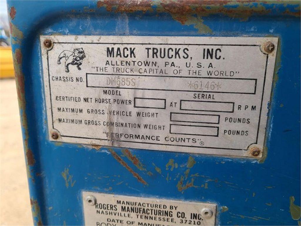 1971 Mack DM685S