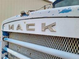 1971 Mack DM685S