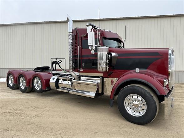 2022 KENWORTH W900L