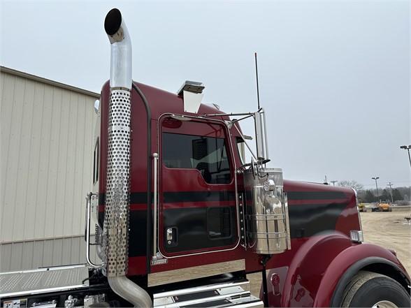 2022 KENWORTH W900L