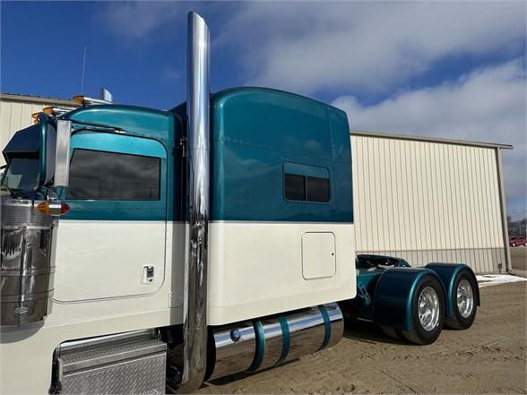 2021 PETERBILT 389