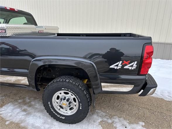 2004 CHEVROLET SILVERADO 2500 LS