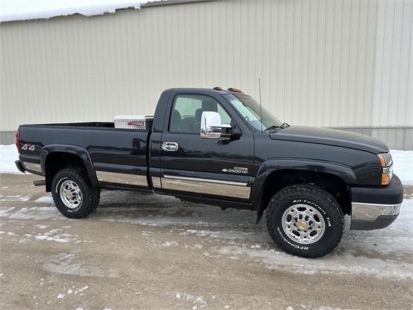 2004 CHEVROLET SILVERADO 2500 LS