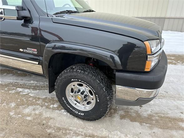 2004 CHEVROLET SILVERADO 2500 LS