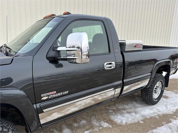 2004 CHEVROLET SILVERADO 2500 LS