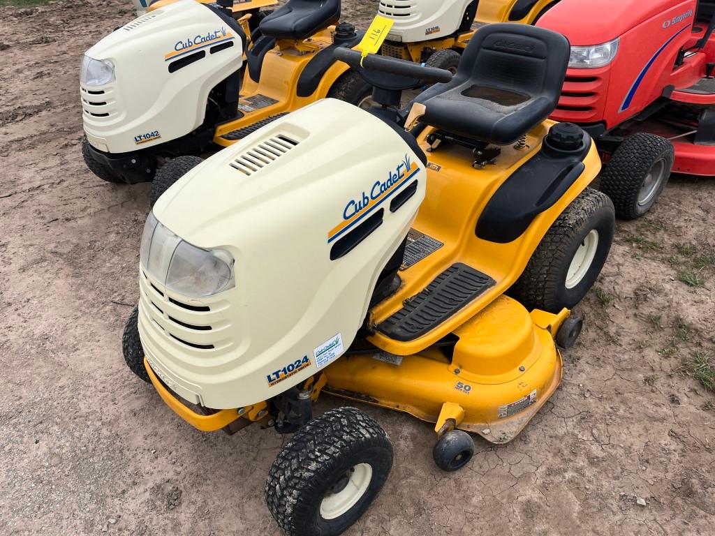 Cub Cadet LT1024 Lawn Tractor