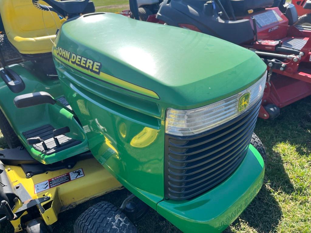 John Deere LX279 Lawn Tractor