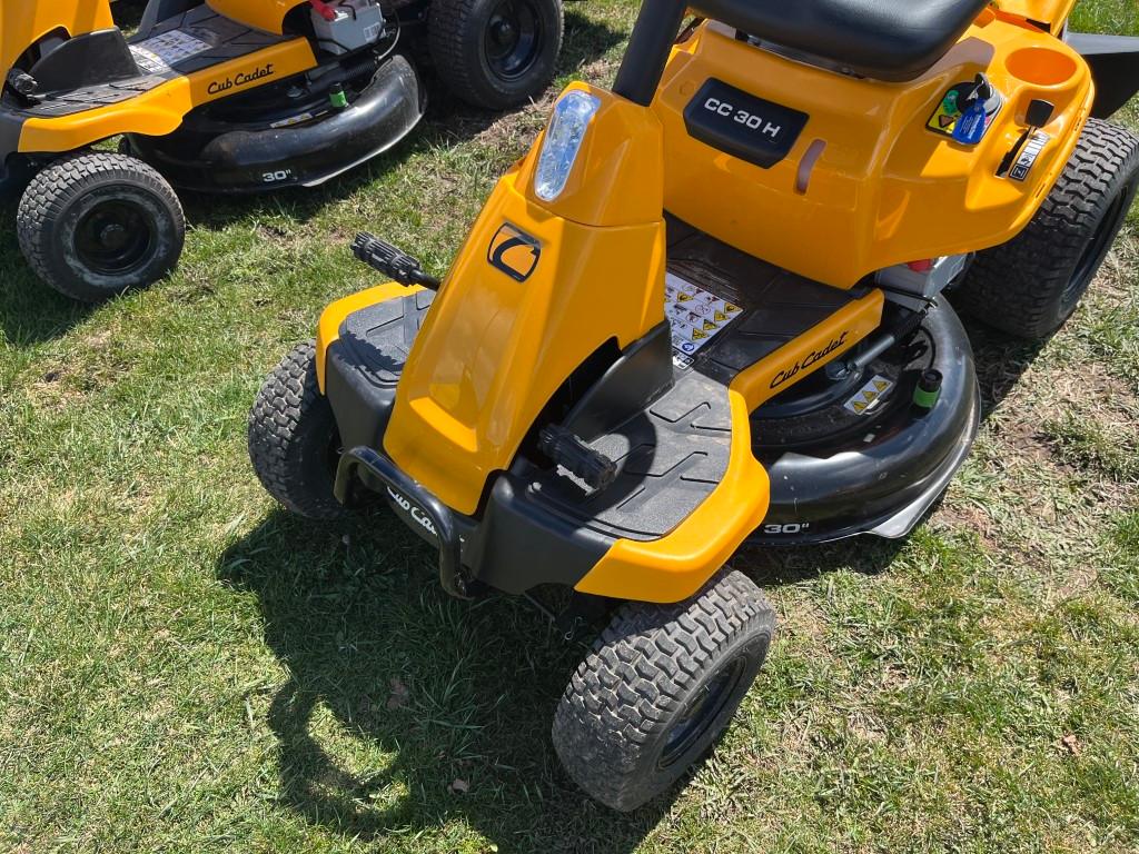 2023 Cub Cadet CC30H Rear Engine Rider