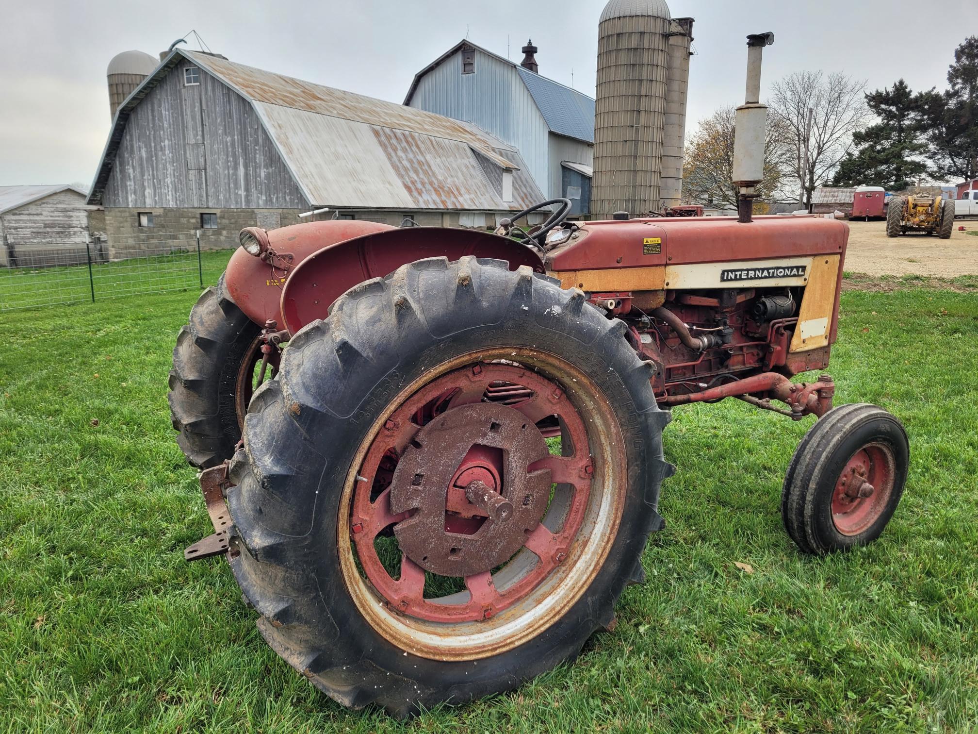 International 606 Hi-Utility Tractor